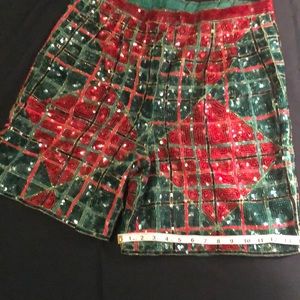 EMMA BLACK silk sequined green/red shorts